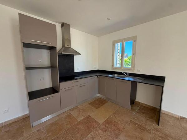 MAISON T4 - GARAGE - CLIMATISATION- JARDIN CLOTURE