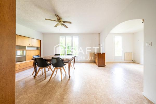 Chevigny-saint-Sauveur, appartement traversant T4 de 85 m2 - 2 chambres -double séjour-parc et stationnement