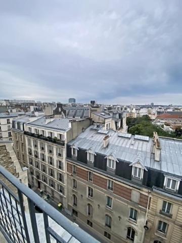 RARE : CHAMBRE DE BONNE AVEC TERRASSE