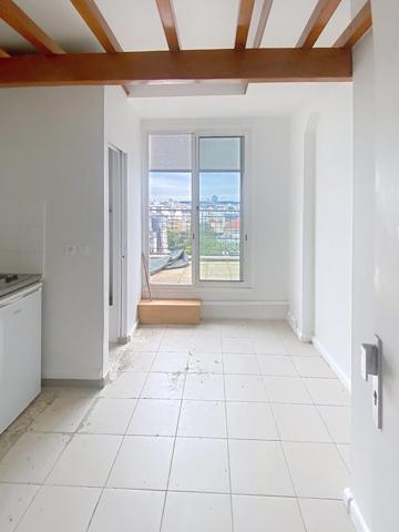 RARE : CHAMBRE DE BONNE AVEC TERRASSE