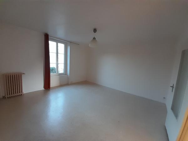 APPARTEMENT 3 PIECES 15800 VIC SUR CERE