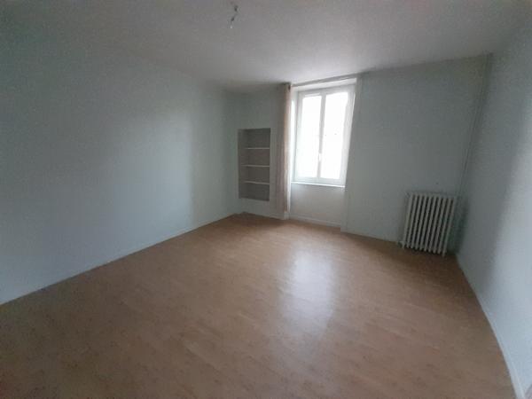APPARTEMENT 3 PIECES 15800 VIC SUR CERE