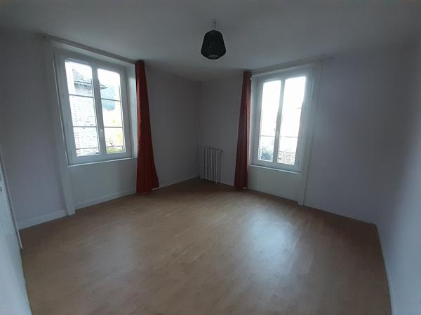 APPARTEMENT 3 PIECES 15800 VIC SUR CERE