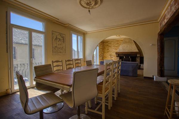 Immeuble de 154 m² au coeur de Réquista avec jardin et dépendance