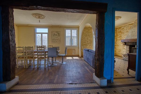 Immeuble de 154 m² au coeur de Réquista avec jardin et dépendance