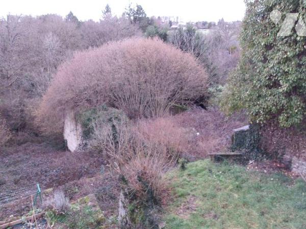 BOUSSAC-BOURG (23) CREUSE, A vendre maison de ville d'env. 108 m² avec jardin, comprenant en re...