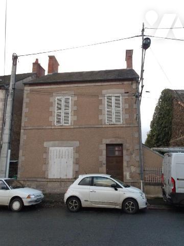 BOUSSAC-BOURG (23) CREUSE, A vendre maison de ville d'env. 108 m² avec jardin, comprenant en re...