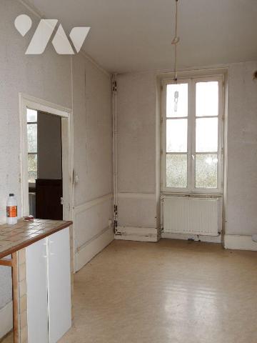 BOUSSAC-BOURG (23) CREUSE, A vendre maison de ville d'env. 108 m² avec jardin, comprenant en re...