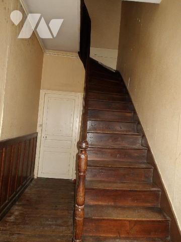 BOUSSAC-BOURG (23) CREUSE, A vendre maison de ville d'env. 108 m² avec jardin, comprenant en re...