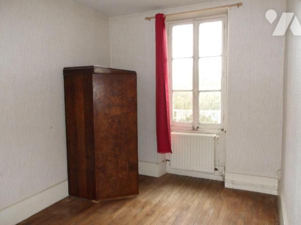 BOUSSAC-BOURG (23) CREUSE, A vendre maison de ville d'env. 108 m² avec jardin, comprenant en re...