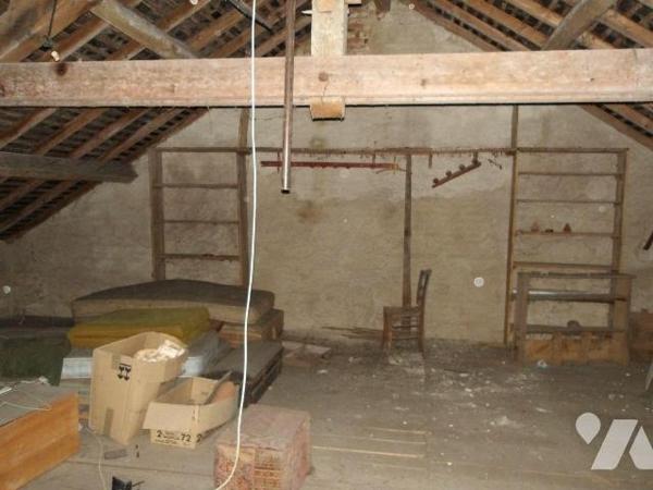 BOUSSAC-BOURG (23) CREUSE, A vendre maison de ville d'env. 108 m² avec jardin, comprenant en re...