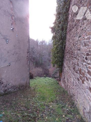 BOUSSAC-BOURG (23) CREUSE, A vendre maison de ville d'env. 108 m² avec jardin, comprenant en re...