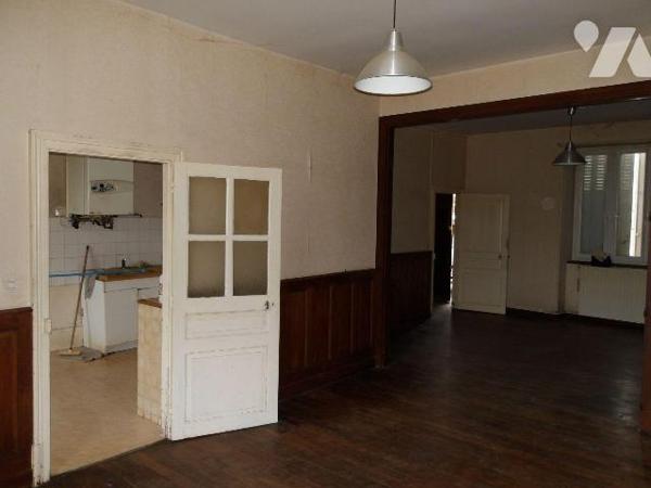 BOUSSAC-BOURG (23) CREUSE, A vendre maison de ville d'env. 108 m² avec jardin, comprenant en re...