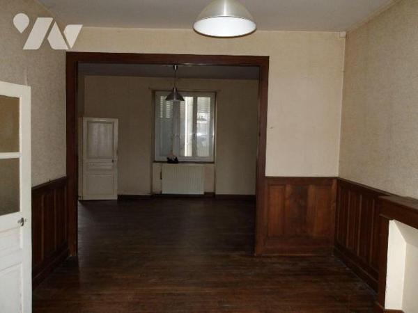 BOUSSAC-BOURG (23) CREUSE, A vendre maison de ville d'env. 108 m² avec jardin, comprenant en re...