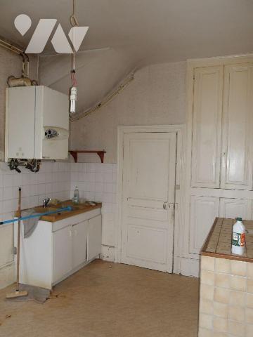 BOUSSAC-BOURG (23) CREUSE, A vendre maison de ville d'env. 108 m² avec jardin, comprenant en re...
