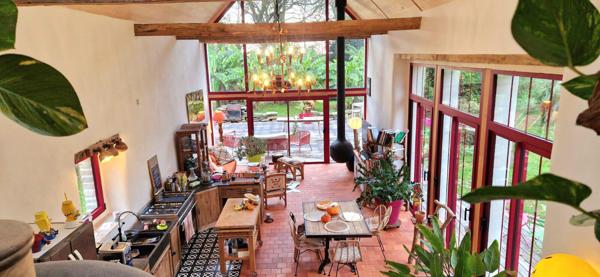 Domaine avec hébergements insolites et Manoir du XVIème Siècle à valoriser