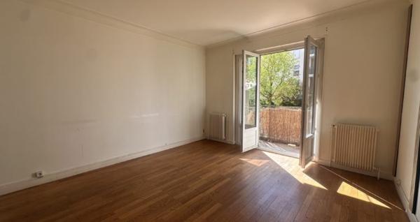PARILLY: T3 AVEC 2 BALCONS/ CAVE/ CALME/ PROX. TRANSPORTS