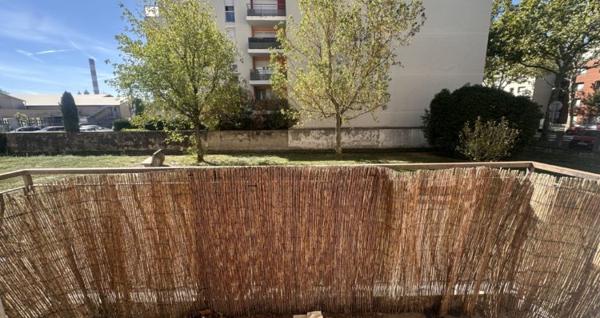 PARILLY: T3 AVEC 2 BALCONS/ CAVE/ CALME/ PROX. TRANSPORTS