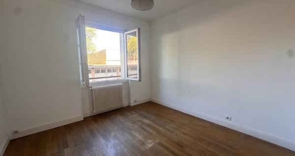 PARILLY: T3 AVEC 2 BALCONS/ CAVE/ CALME/ PROX. TRANSPORTS