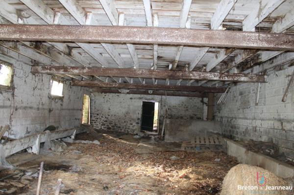 Bâtiments avec ancienne maison à Ernée