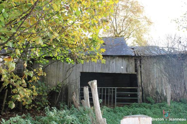 Bâtiments avec ancienne maison à Ernée