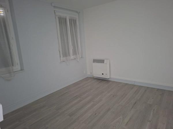 Vente                                                      Immeuble
                        
                     6 pièces                      99 m2                     à Ivry-la-Bataille