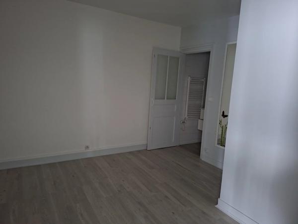 Vente                                                      Immeuble
                        
                     6 pièces                      99 m2                     à Ivry-la-Bataille