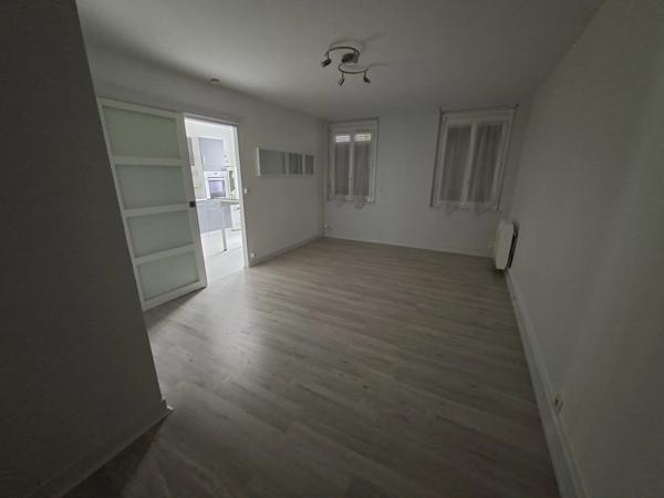 Vente                                                      Immeuble
                        
                     6 pièces                      99 m2                     à Ivry-la-Bataille