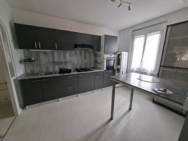 Vente                                                      Immeuble
                        
                     6 pièces                      99 m2                     à Ivry-la-Bataille