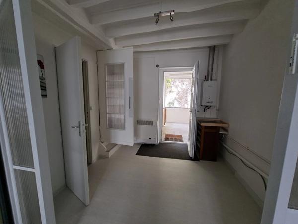 Vente                                                      Immeuble
                        
                     6 pièces                      99 m2                     à Ivry-la-Bataille