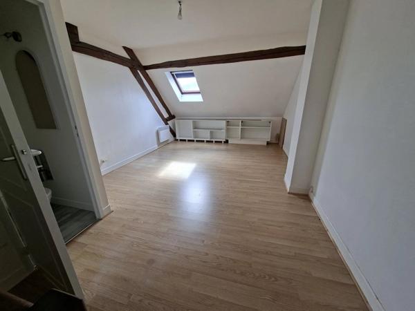 Vente                                                      Immeuble
                        
                     6 pièces                      99 m2                     à Ivry-la-Bataille