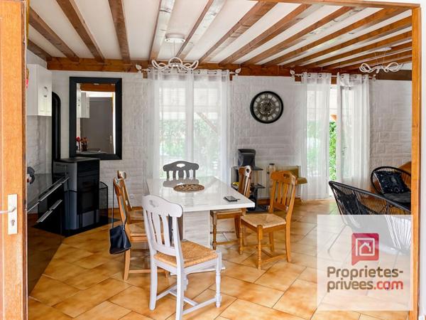 Maison 5 chambres 127m²  posée sur un terrain de 1000m²