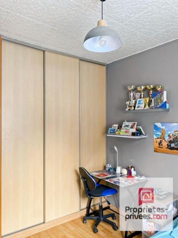 Maison 5 chambres 127m²  posée sur un terrain de 1000m²