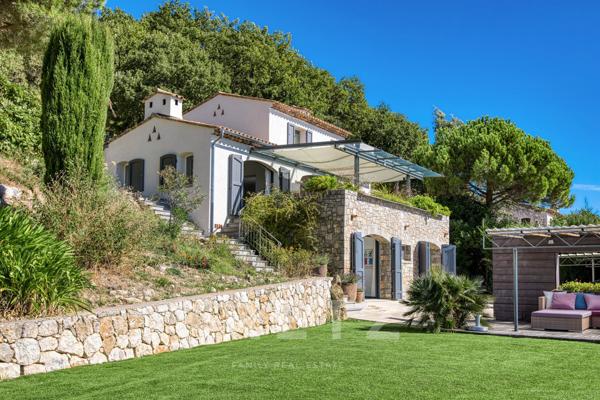 VILLA VUE MER PANORAMIQUE CHATEAUNEEUF DE GRASSE