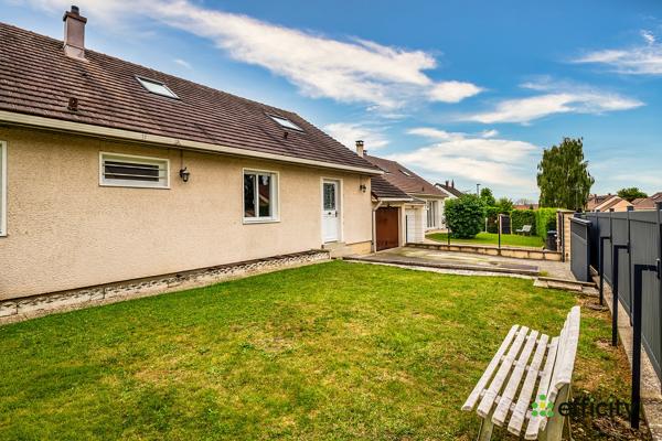 Maison
         7 pièces
        - 158 m² Exclusivité 330 000 € *