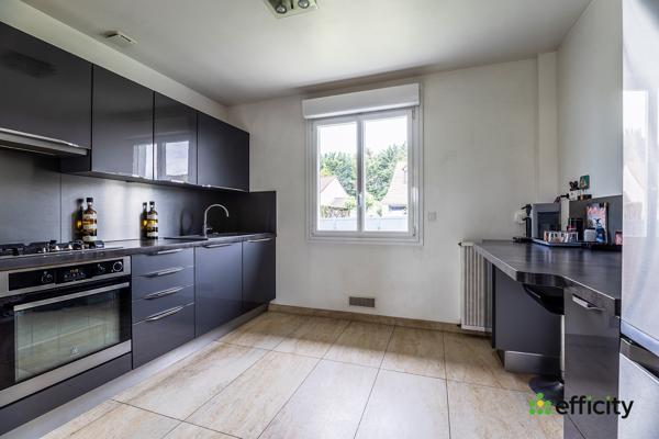 Maison
         7 pièces
        - 158 m² Exclusivité 330 000 € *