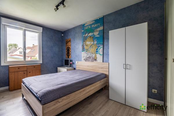 Maison
         7 pièces
        - 158 m² Exclusivité 330 000 € *