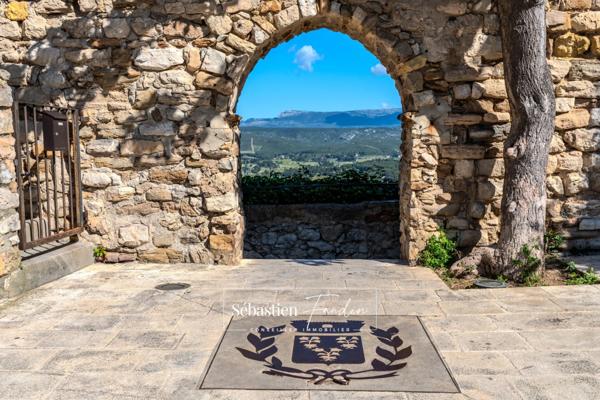 🪄 À CÉDER – Boutique de prêt-à-porter "La Fée Coquette" au cœur du village du Castellet (83) - Emplacement n°1 – Rue de l’Église – Piétonne & ultra-passante
