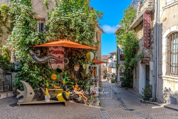🪄 À CÉDER – Boutique de prêt-à-porter "La Fée Coquette" au cœur du village du Castellet (83) - Emplacement n°1 – Rue de l’Église – Piétonne & ultra-passante
