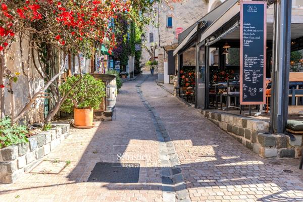 🪄 À CÉDER – Boutique de prêt-à-porter "La Fée Coquette" au cœur du village du Castellet (83) - Emplacement n°1 – Rue de l’Église – Piétonne & ultra-passante