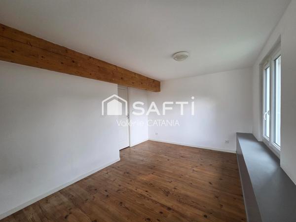 Tullins - Maison mitoyenne de 120m² habitables avec grand garage, cour.