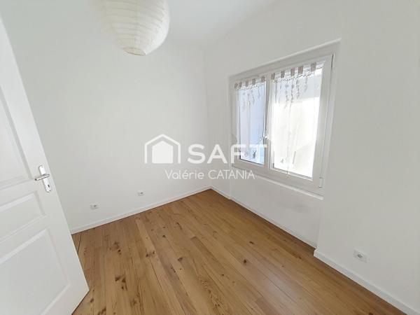 Tullins - Maison mitoyenne de 120m² habitables avec grand garage, cour.