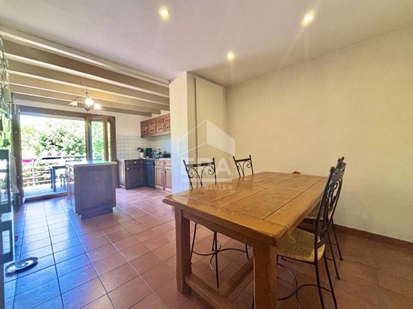 Maison 8  pièces 4 chambres sous sol total