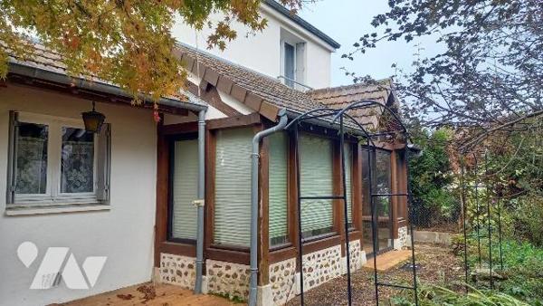 A VENDRE - A SELLES SUR  CHER (41) -  
Une maison d'habitation mitoyenne d'une surface habitab...