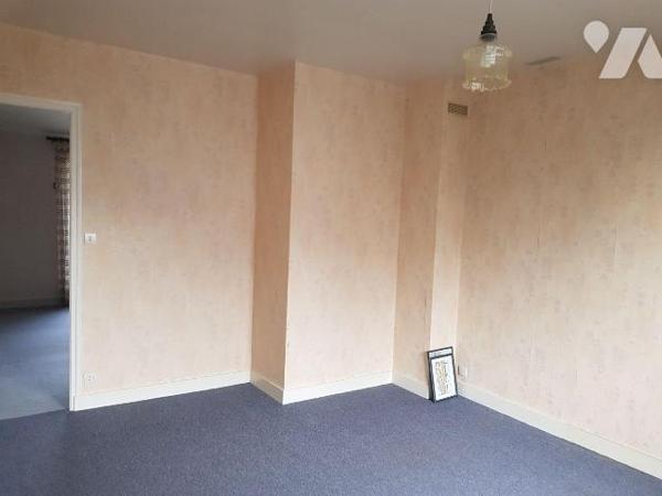 A VENDRE - A SELLES SUR  CHER (41) -  
Une maison d'habitation mitoyenne d'une surface habitab...