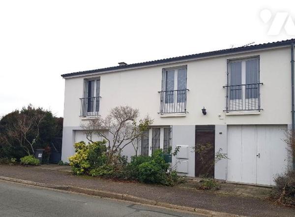 A VENDRE - A SELLES SUR  CHER (41) -  
Une maison d'habitation mitoyenne d'une surface habitab...