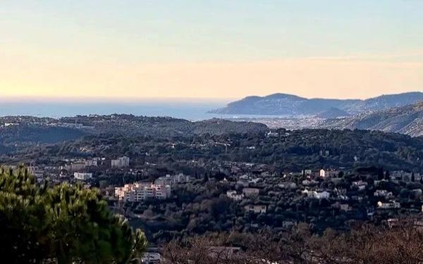 Appartement à vendre    3 pièces • 98,70 m2 Grasse