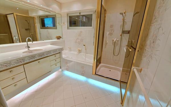 Appartement à vendre    3 pièces • 98,70 m2 Grasse