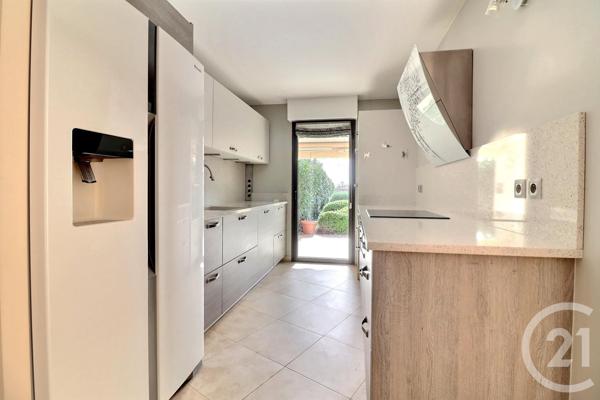 Appartement F3 à vendre  3 pièces - 100,02 m2 ST RAPHAEL - 83