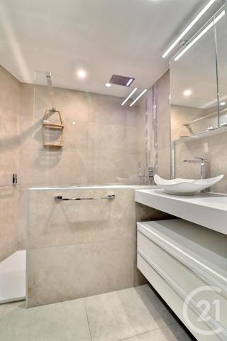 Appartement F3 à vendre  3 pièces - 100,02 m2 ST RAPHAEL - 83